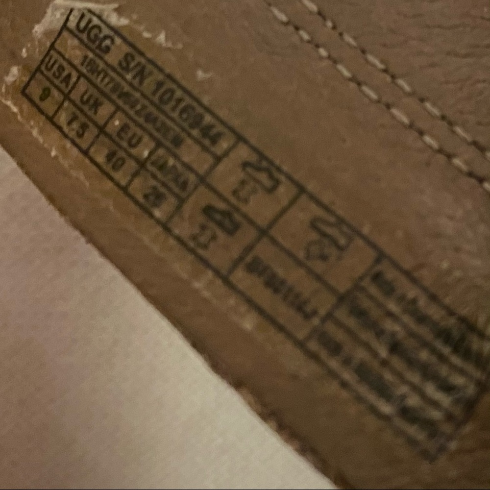 UGG Dolores Boots - Picture 10 of 14